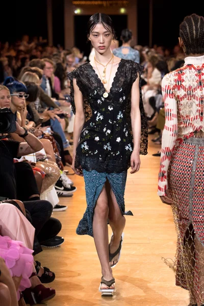 Look 29